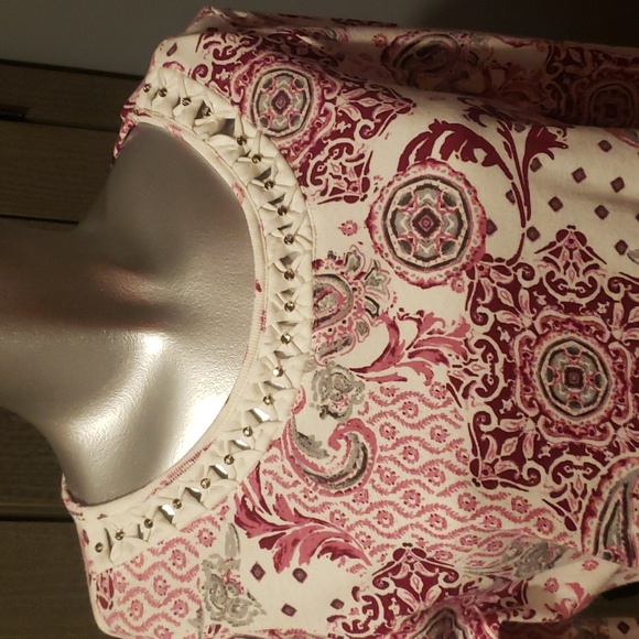 Kim Roger's Lady's ScoopNeck Petite Tee In Pink/Grey Braids and Embellishments - Picture 3 of 7